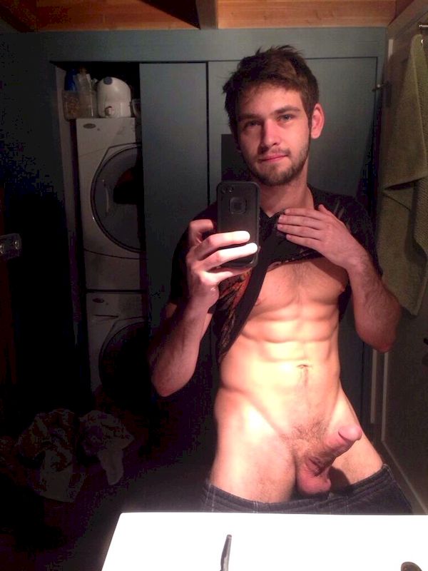 SeeMyBF.com Selfie Gay Amateur Nude Hot Guy Naked Scruff Face