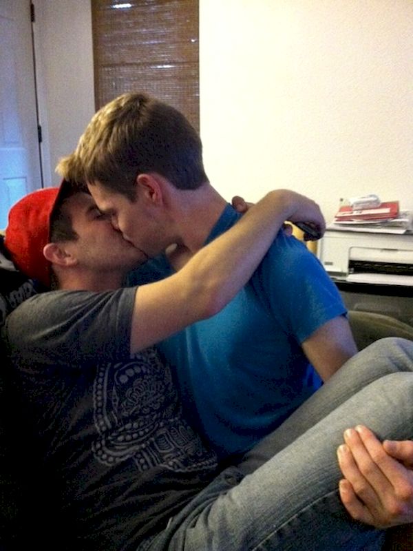 amateur-gay-couples-in-love-gay-kissing-real-amateur-sexy-men-boyfriend-gay-men-bi-seemybf-0005